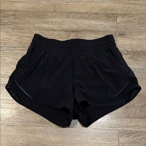 Black Lululemon Hotty Hot 2.5” lined short